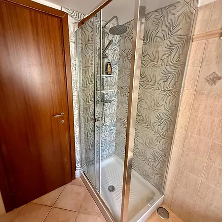 Casa Delfino - Centro Storico A Due Passi Dalla & Mare, Porto & Ferrovia * Civitavecchia