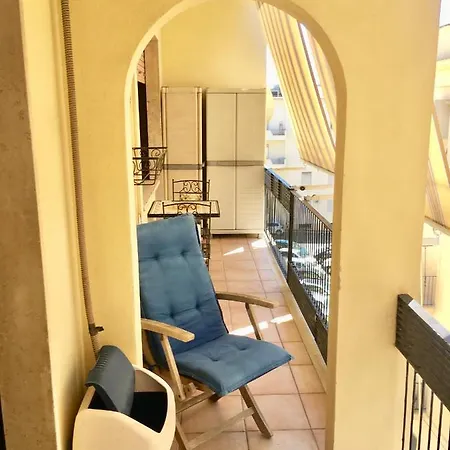Apartment Casa Delfino - Centro Storico A Due Passi Dalla & Mare, Porto & Ferrovia Civitavecchia