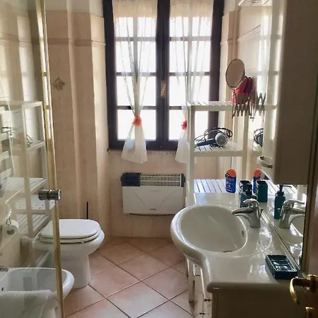 Apartment Casa Delfino - Centro Storico A Due Passi Dalla & Mare, Porto & Ferrovia Civitavecchia