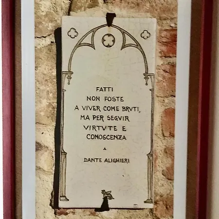 Apartment Casa Delfino - Centro Storico A Due Passi Dalla & Mare, Porto & Ferrovia Civitavecchia